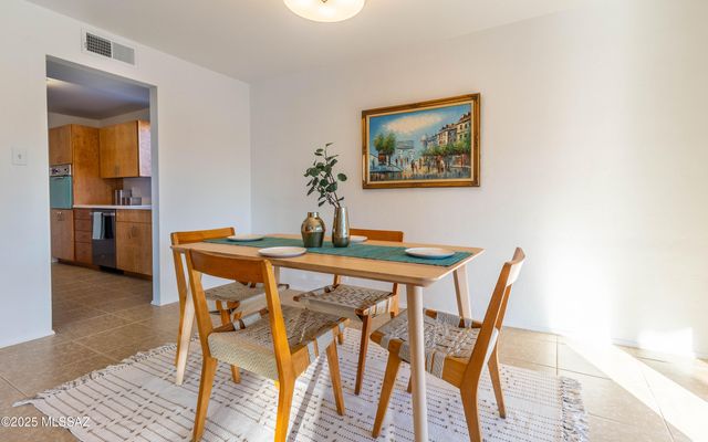 7426 E Montecito Drive, Tucson, AZ 85710