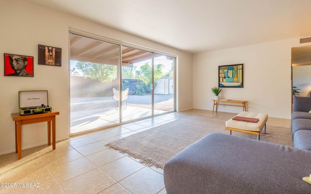 7426 E Montecito Drive, Tucson, AZ 85710