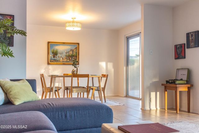 7426 E Montecito Drive, Tucson, AZ 85710