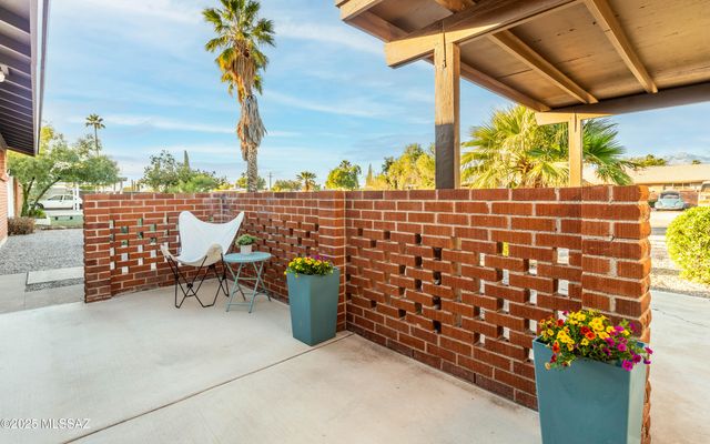 7426 E Montecito Drive, Tucson, AZ 85710