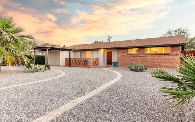 7426 E Montecito Drive, Tucson, AZ 85710