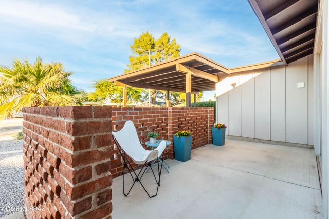 7426 E Montecito Drive, Tucson, AZ 85710