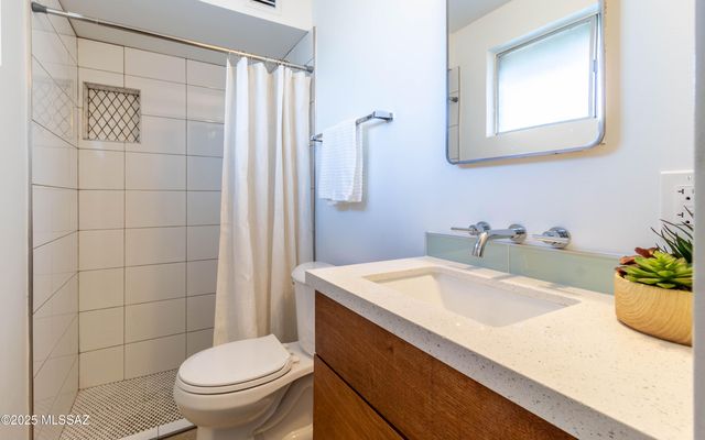 7426 E Montecito Drive, Tucson, AZ 85710