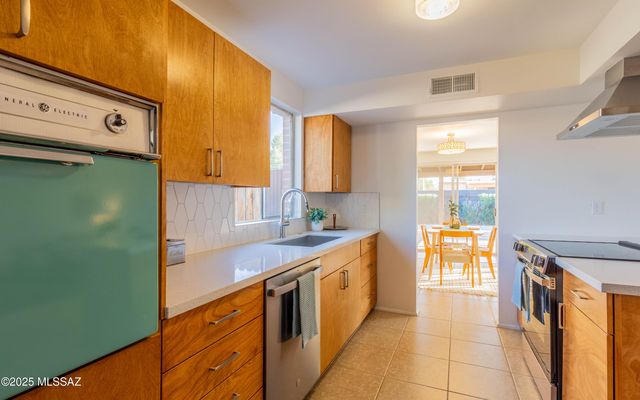 7426 E Montecito Drive, Tucson, AZ 85710