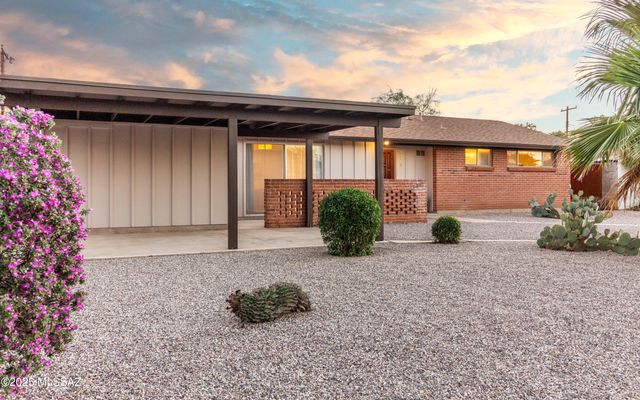 7426 E Montecito Drive, Tucson, AZ 85710