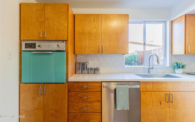 7426 E Montecito Drive, Tucson, AZ 85710