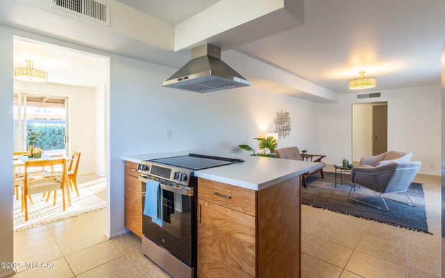 7426 E Montecito Drive, Tucson, AZ 85710