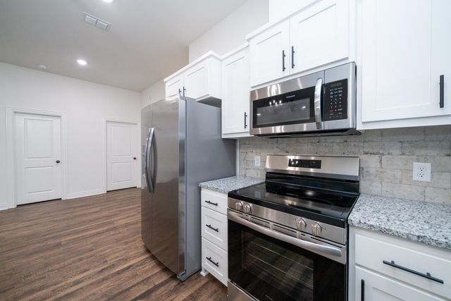 1429 Page Valley Cir, Longview, TX 75601