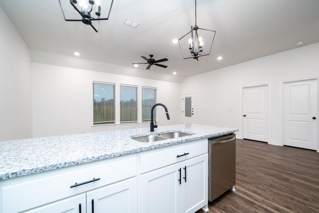 1429 Page Valley Cir, Longview, TX 75601