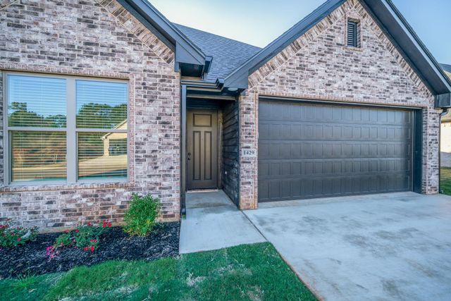 1429 Page Valley Cir, Longview, TX 75601