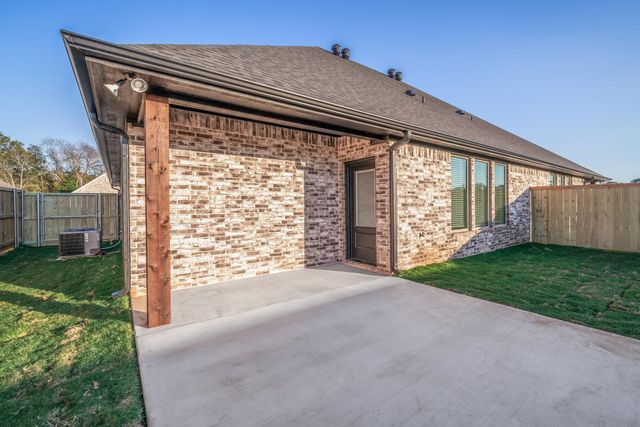 1429 Page Valley Cir, Longview, TX 75601