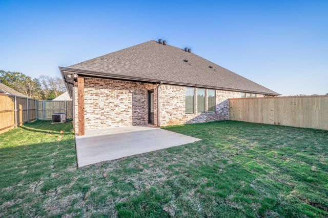 1429 Page Valley Cir, Longview, TX 75601