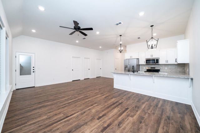 1429 Page Valley Cir, Longview, TX 75601