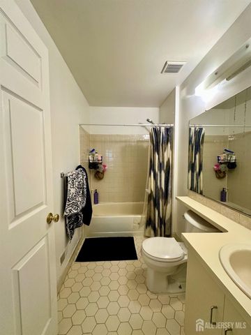 488 Witney Court, North Brunswick, NJ 08902