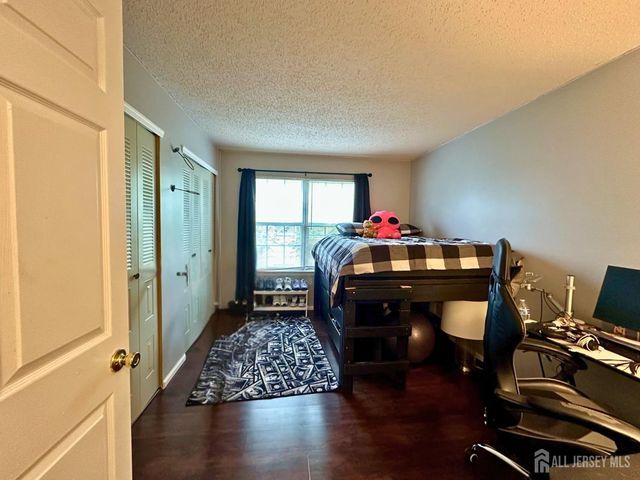 488 Witney Court, North Brunswick, NJ 08902