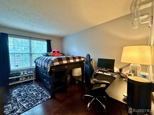 488 Witney Court, North Brunswick, NJ 08902