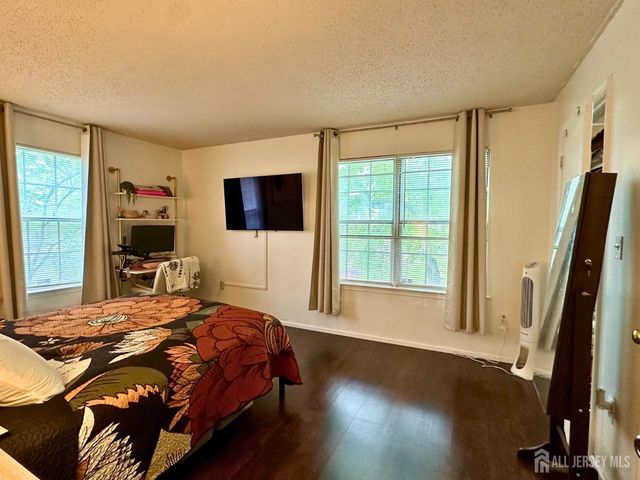 488 Witney Court, North Brunswick, NJ 08902