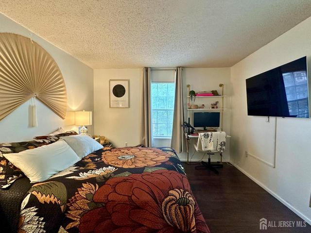 488 Witney Court, North Brunswick, NJ 08902