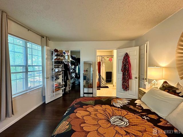 488 Witney Court, North Brunswick, NJ 08902