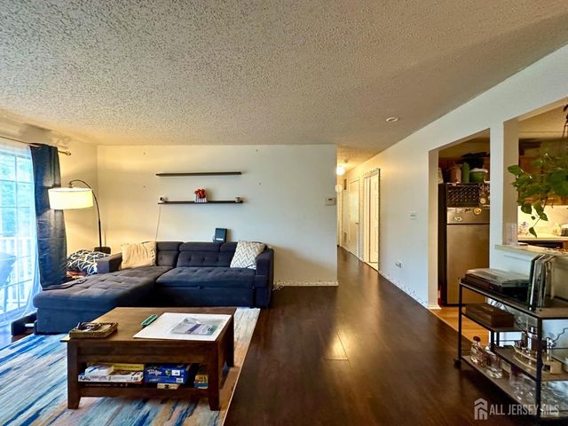 488 Witney Court, North Brunswick, NJ 08902
