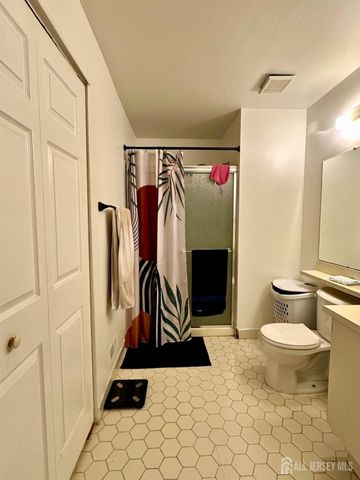 488 Witney Court, North Brunswick, NJ 08902