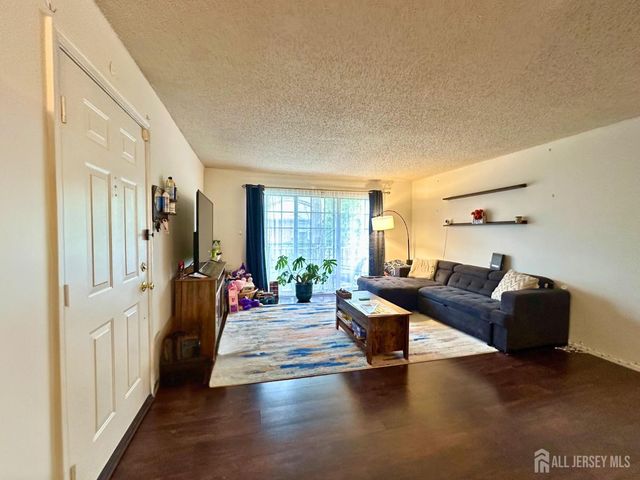 488 Witney Court, North Brunswick, NJ 08902