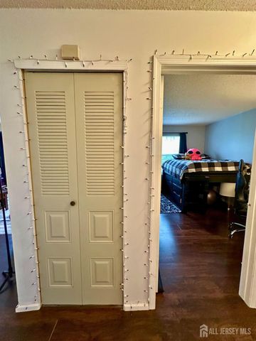 488 Witney Court, North Brunswick, NJ 08902