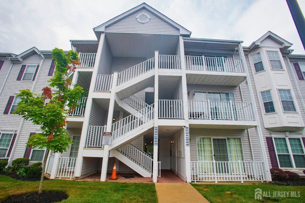 488 Witney Court, North Brunswick, NJ 08902