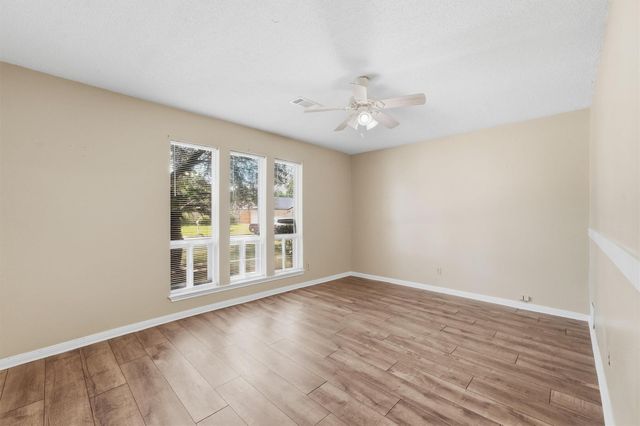 602 Briarclift Lane, Baytown, TX 77521
