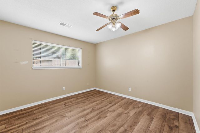 602 Briarclift Lane, Baytown, TX 77521