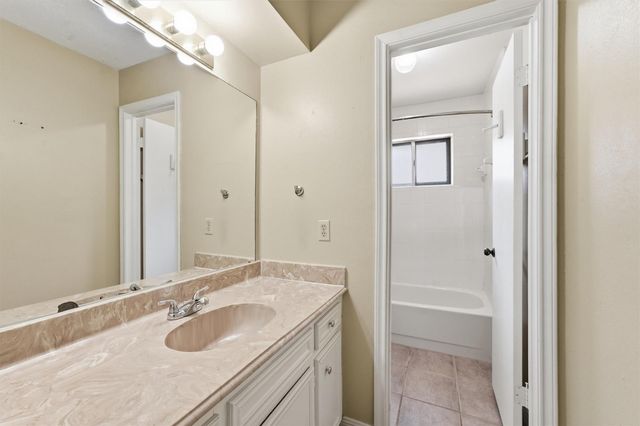602 Briarclift Lane, Baytown, TX 77521