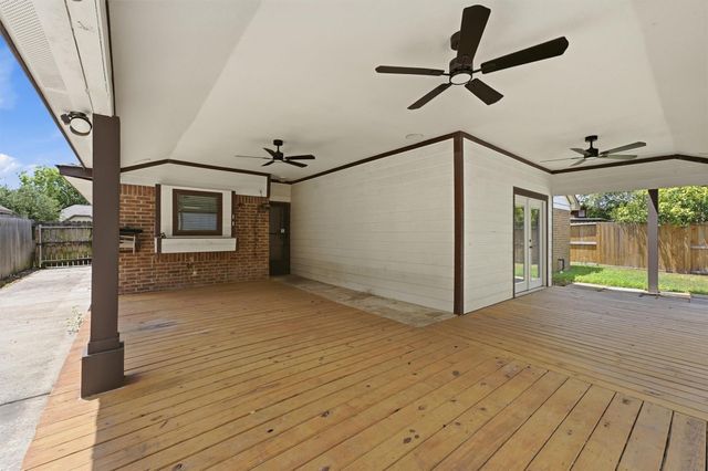 602 Briarclift Lane, Baytown, TX 77521