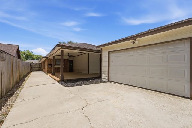 602 Briarclift Lane, Baytown, TX 77521