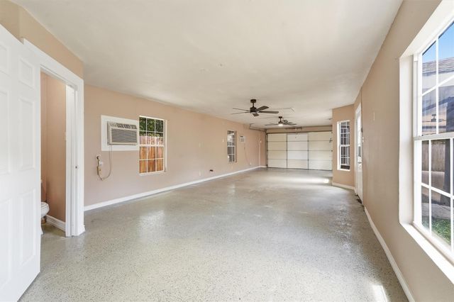 602 Briarclift Lane, Baytown, TX 77521
