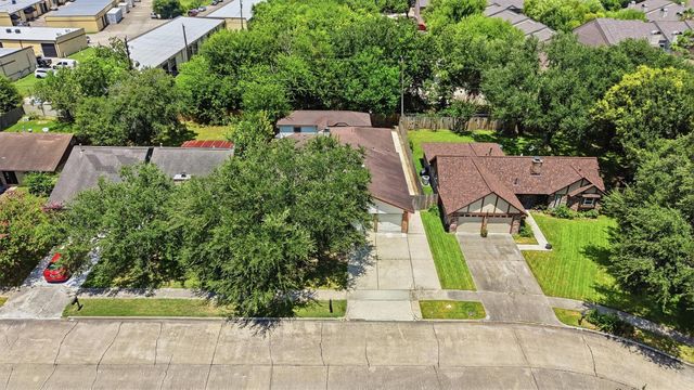 602 Briarclift Lane, Baytown, TX 77521