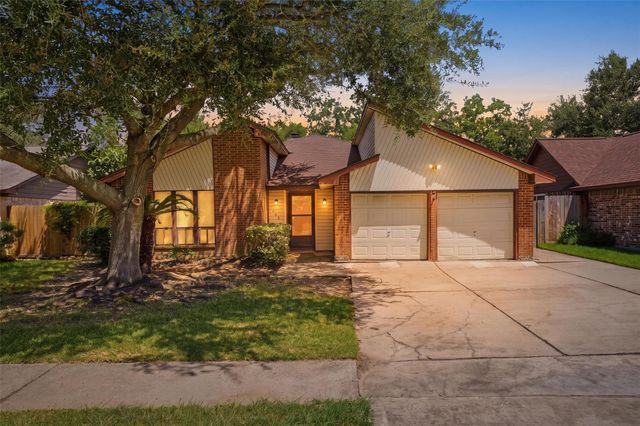 602 Briarclift Lane, Baytown, TX 77521