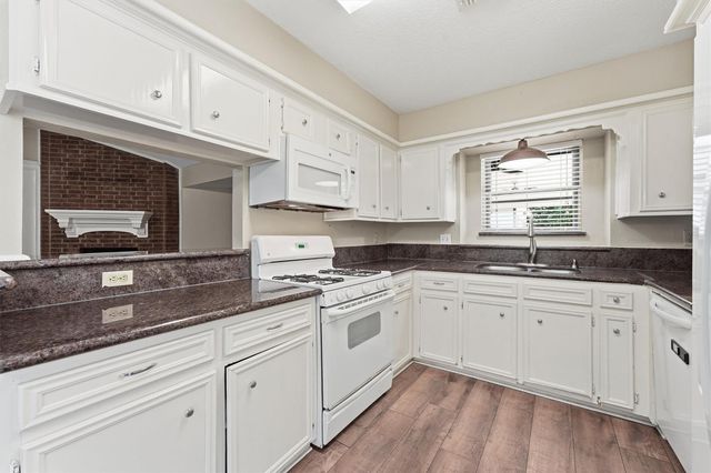 602 Briarclift Lane, Baytown, TX 77521