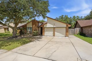 602 Briarclift Lane, Baytown, TX 77521