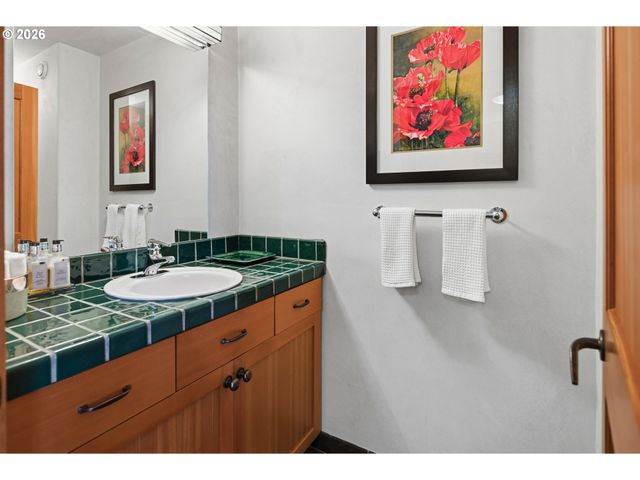 13537 FIELDING Rd, Lake Oswego, OR 97034