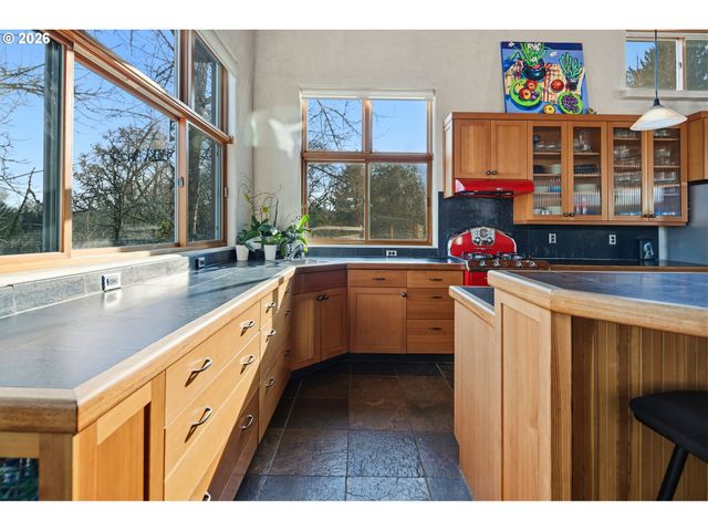 13537 FIELDING Rd, Lake Oswego, OR 97034