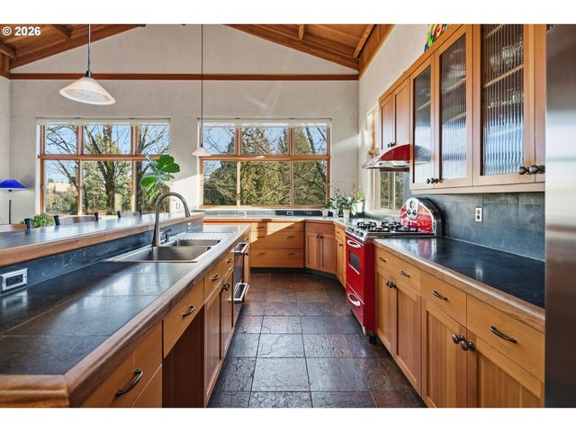 13537 FIELDING Rd, Lake Oswego, OR 97034