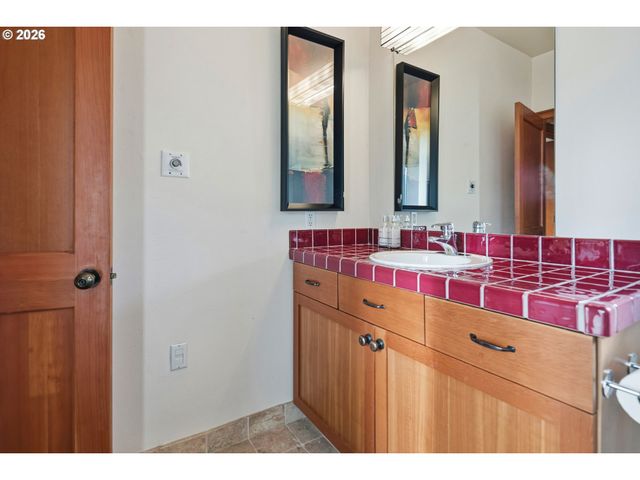 13537 FIELDING Rd, Lake Oswego, OR 97034