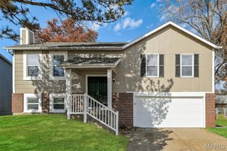 28 Trade Winds Drive, St Peters, MO 63376