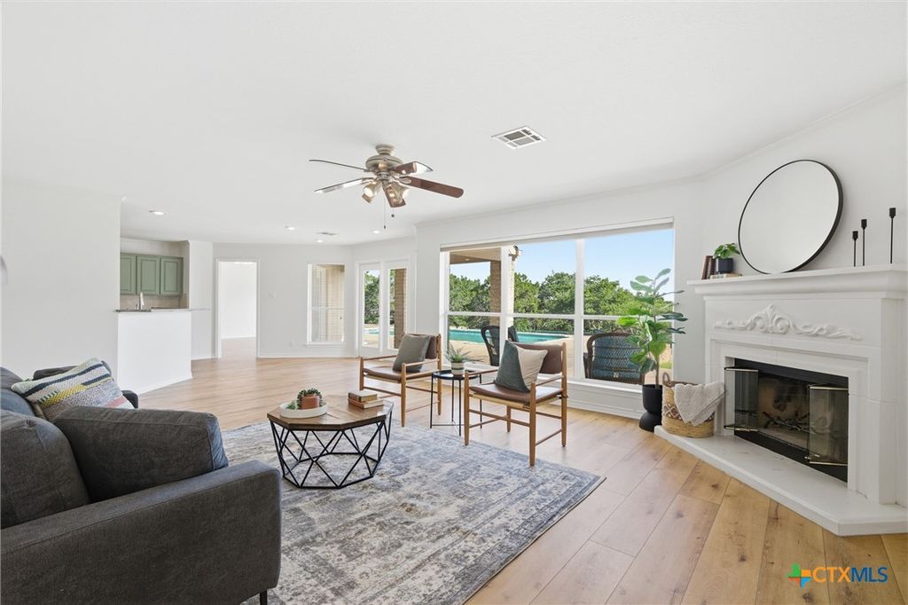Image 13 of property listing at 71 Wrangler Drive, Belton, TX 76513