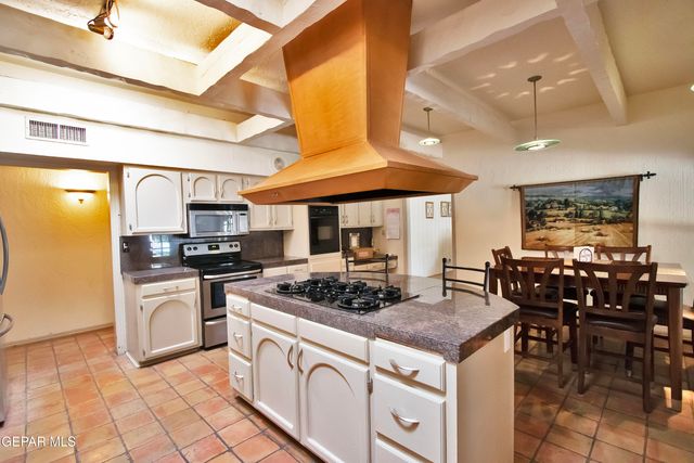 801 Camino De Paz Court, El Paso, TX 79922