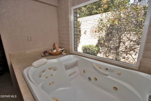 801 Camino De Paz Court, El Paso, TX 79922