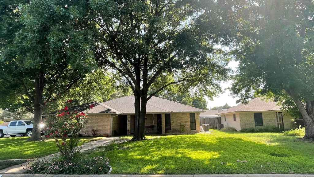 200 Maple Lane, Stephenville, TX 76401