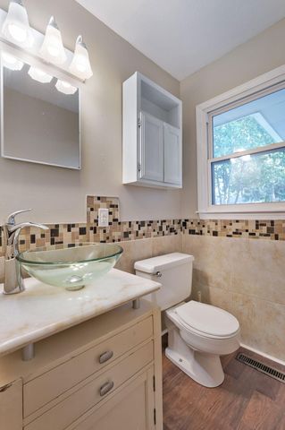 1533 E Broadmoor Street, Springfield, MO 65804