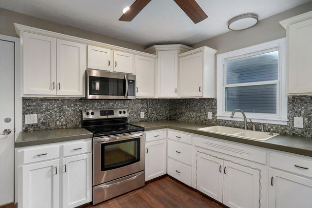 1533 E Broadmoor Street, Springfield, MO 65804