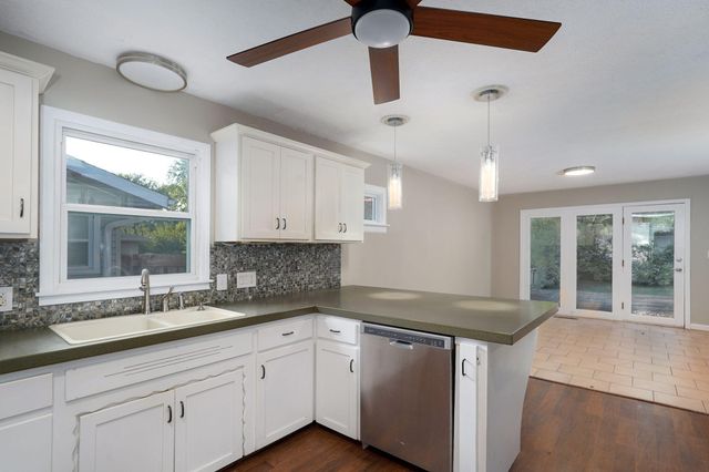 1533 E Broadmoor Street, Springfield, MO 65804